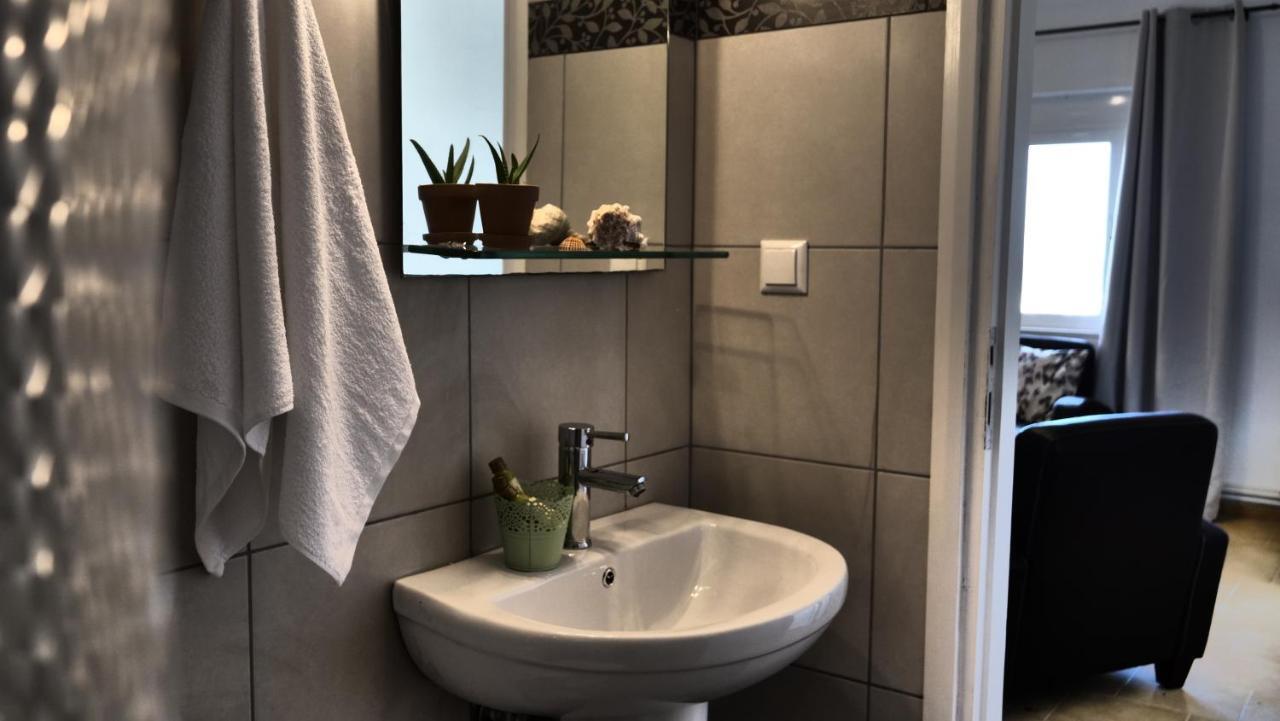 Thea Apartment Агия-Марина Экстерьер фото